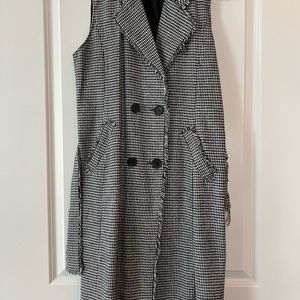 Duster, black and white tweed